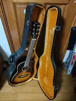 GIBSON MINI GUITAR