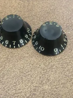 KNOBS LOT OF
