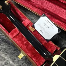 GIBSON ELVIS SJ-200