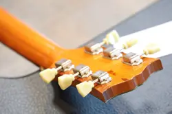 JUMBO GUITAR OHSC
