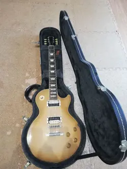 GIBSON LES PAUL STANDARD GOLD WITH HARD CASE