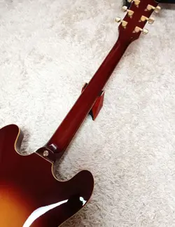 SEMI-ACOUSTIC GIBSON
