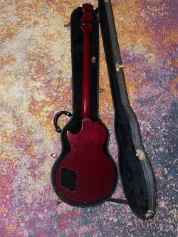 GUITAR CHERRYBURST