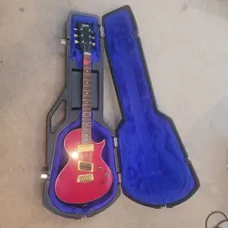 SOUNDING GUITAR.