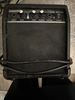 MAESTRO BY GIBSON 8 WATT ELECTRIC GUITAR AMPLIFIER W/HEADPHONE & MICROPHONE