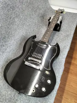 GIBSON SG SPECIAL ELECTRIC GUITAR - CLASSIC DESIGN, VINTAGE SOUND - USED