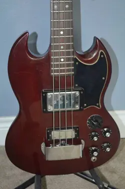 BASS GUITAR W/CASE