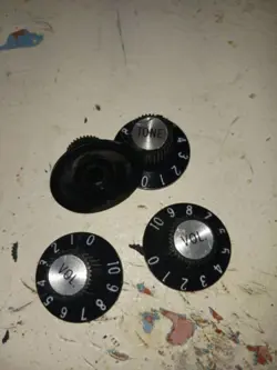 VINTAGE 1968 TO 74 GIBSON WITCHHAT KNOBS  SCRATCHED