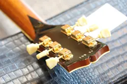 SEMI-HOLLOW GUITAR NATURAL