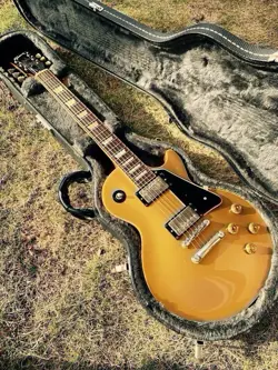 ELECTRIC GUITAR GIBSON LES PAUL CLASSIC 2000 GOLD TOP WITH HARD CASE