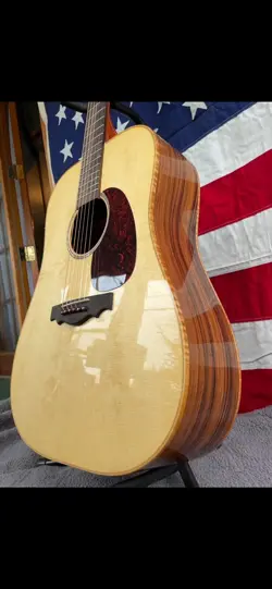 GUITARS/MARTIN GIBSON