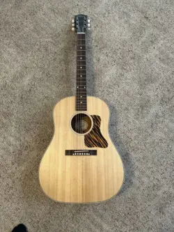 GIBSON J35 ACOUSTIC GUITAR