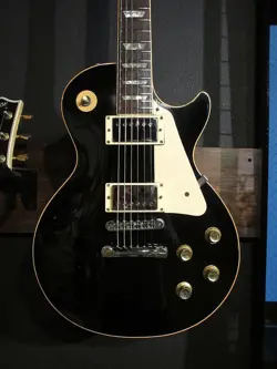 GIBSON 1977 LES PAUL STANDARD EBONY BLACK