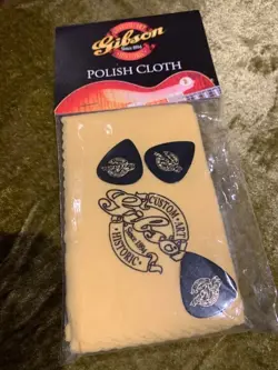 NEW GIBSON CUSTOM SHOP POLISH CLOTH WITH 3 CUSTOM SHOP GUITAR PICKS - CASE CANDY