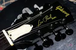 PERRY SIGNATURE LES