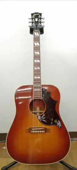 USA ACOUSTIC HUMMINGBIRD
