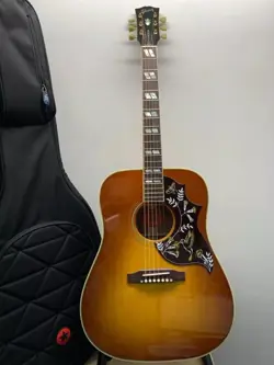 GIBSON HUMMINGBIRD ACOUSTIC GUITAR - HERITAGE CHERRY SUNBURST