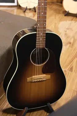 GIBSON J-45 STANDARD / VINTAGE SUNBURST USED