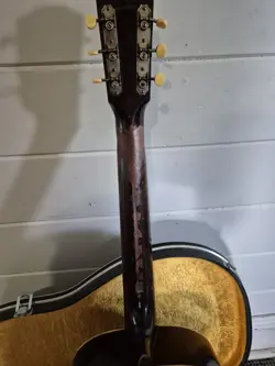GUITAR AUTHENTIC