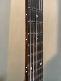 ELECTRIC GUITAR