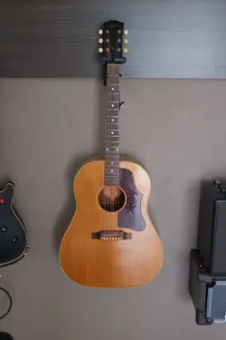 ACOUSTIC GUITAR GIBSON J-50 2000 NATURAL MADE IN USA S/N 00210009 WITH HARD CASE