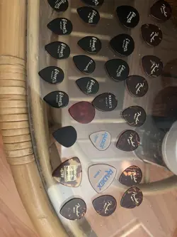 GIBSON GUITAR PICKS