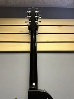KILLER GUITAR!
