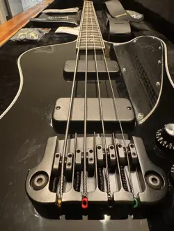 2022 GIBSON GENE SIMMONS G2 THUNDERBIRD BASS