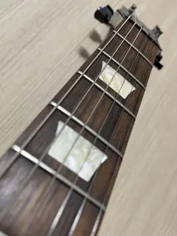 GIBSON LES PAUL WHITE WITH CASE