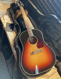 GIBSON CUSTOM SHOP J-45 RED SPRUCE