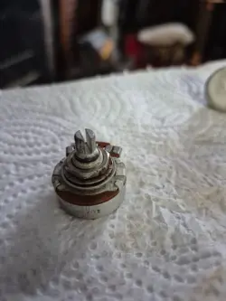 POT...SHORT SHAFT /250K