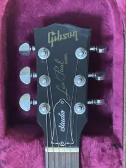 GUITAR GREEN WITH
