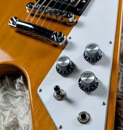 GIBSON FLYING ANTIQUE