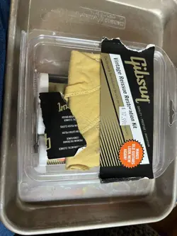 GIBSON GUITAR VINTAGE REISSUE RESTORATION KIT USED.