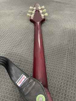 GUITAR LEFT-HANDED