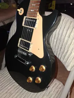 1990S GIBSON LES PAUL 6 STRING GUITAR, BLACK WITH CREAM COLOR. HUMBUCKERS 