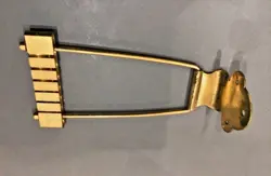 TAILPIECE TRAPEZE