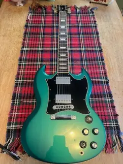 UNCOMMON GREEN