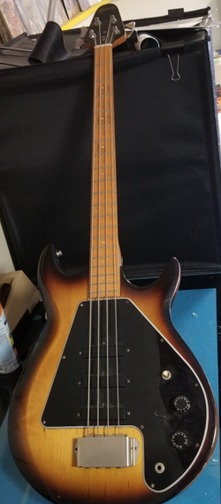 1970’S ERA GIBSON GRABBER BASS GUITAR ORIGINAL.