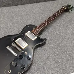 DELUXE 1980S BLACK
