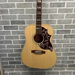 GIBSON HUMMINGBIRD ACOUSTIC GUITAR - NATURAL FINISH