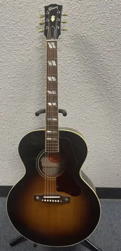 ACOUSTIC GUITAR J-185