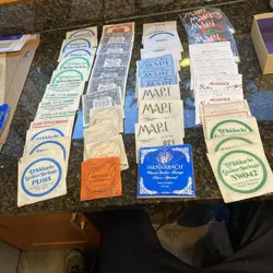 LOT OF 48 VINTAGE GUITAR & BANJO STRINGS ERNIE BALL GIBSON D’ADDARIO MARI ETC..
