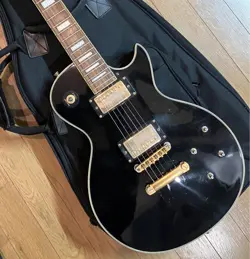GIBSON LES PAUL CUSTOM ELECTRIC GUITAR WITH SOFT CASE - USED, GOOD CONDITION