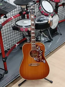 GIBSON HUMMINGBIRD ACOUSTIC ELECTRIC GUITAR SAFE DELIVERY FROM JAPAN