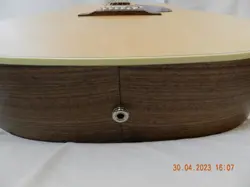 ELECTROACOUSTIC GUITAR