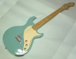 LINE 6 VARIAX 600 MODELING GUITAR WITH FENDER, GIBSON, GRETSCH SOUNDS - USED