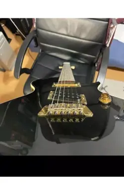 GIBSON NIGHTHAWK GUITAR