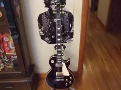 GIBSON LES PAUL DELUXE 70S 2022 WINE RED WITH OHSC EXELLENT CONDITION NICE.