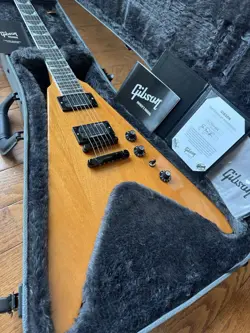 MUSTAINE SIGNATURE 